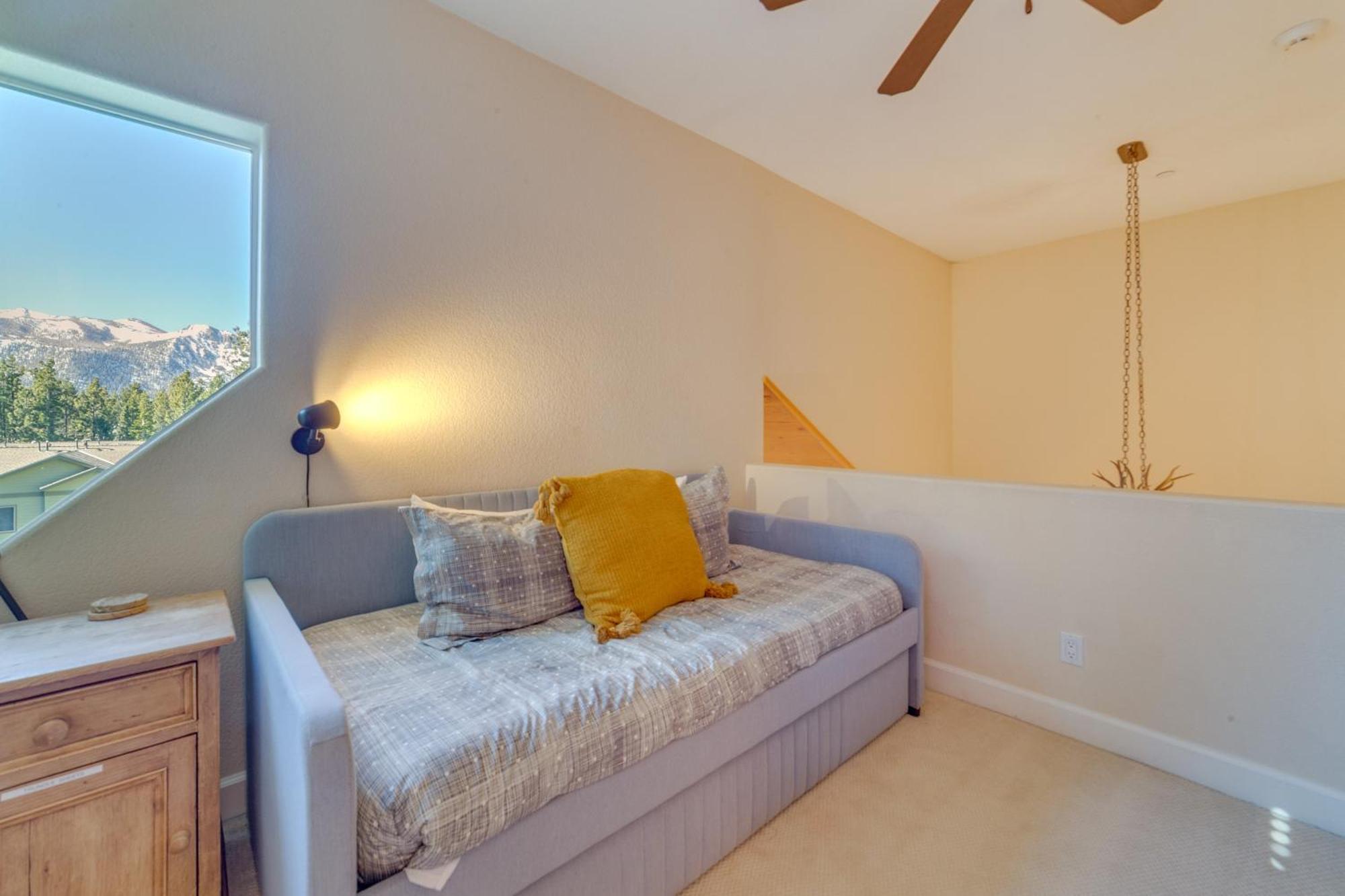 Townhome Less Than 1 Mi To The Village At Mammoth! Holiday home *