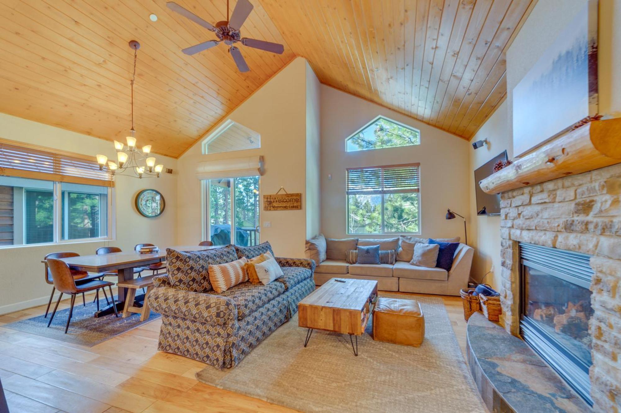 Townhome Less Than 1 Mi To The Village At Mammoth! Holiday home *